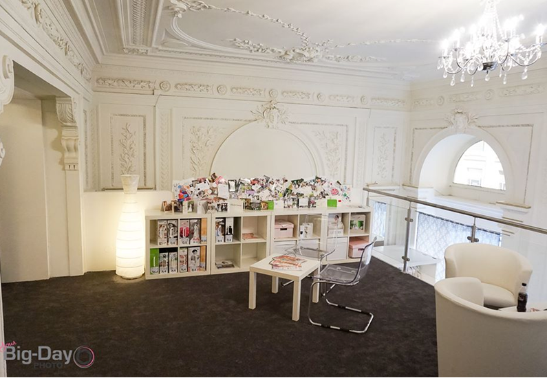 Die WeddingLounge bietet Platz für Kundengespräche