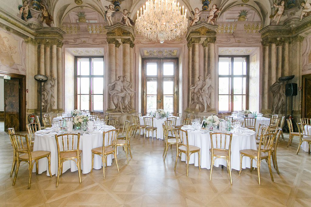 Sonnenschein, Romantik und ein Oldtimer - eine Hochzeitsinspiration Sonnenschein, Romantik und ein Oldtimer - eine Hochzeitsinspiration