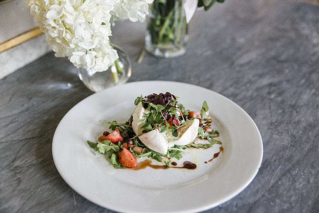 Sonnenschein, Romantik und ein Oldtimer - eine Hochzeitsinspiration Sonnenschein, Romantik und ein Oldtimer - eine Hochzeitsinspiration