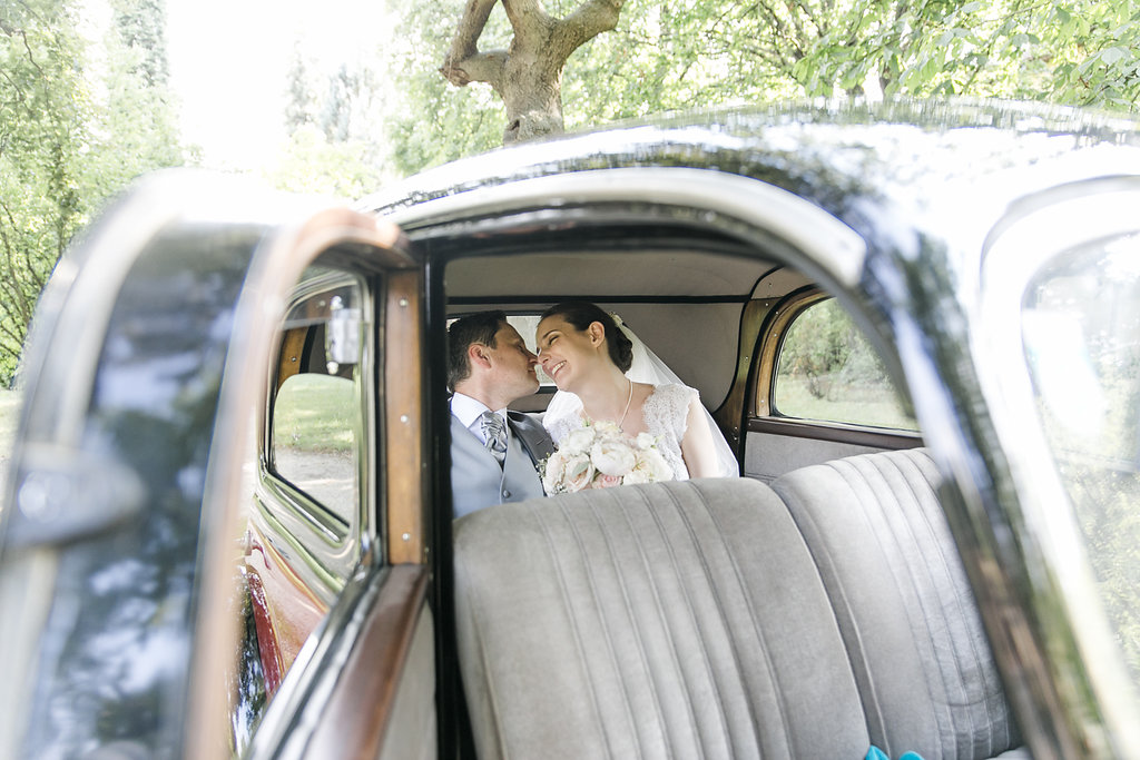 Sonnenschein, Romantik und ein Oldtimer - eine Hochzeitsinspiration Sonnenschein, Romantik und ein Oldtimer - eine Hochzeitsinspiration