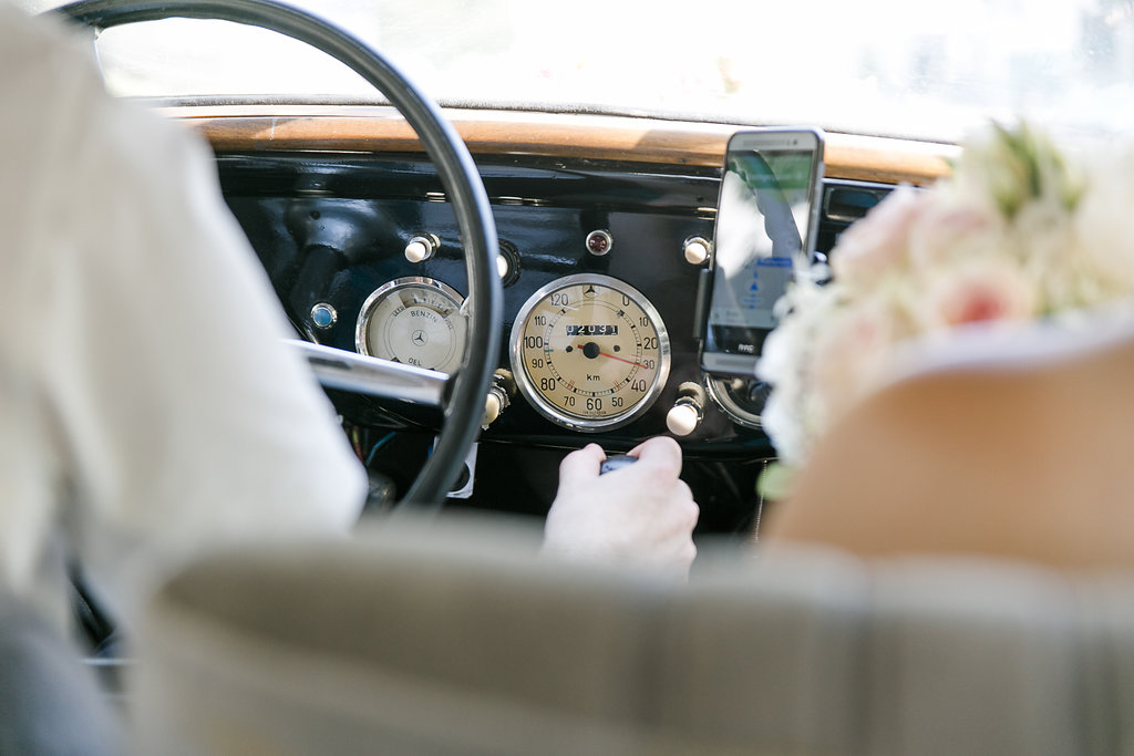 Sonnenschein, Romantik und ein Oldtimer - eine Hochzeitsinspiration Sonnenschein, Romantik und ein Oldtimer - eine Hochzeitsinspiration