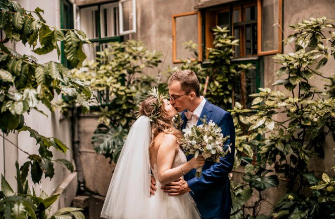 Urban wedding - bride and groom