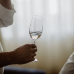 Sommerhochzeit mit französischem Flair Getting Ready Bräutigam