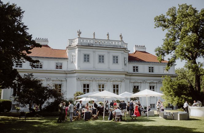 Sommerhochzeit im Stil von Südfrankreich
