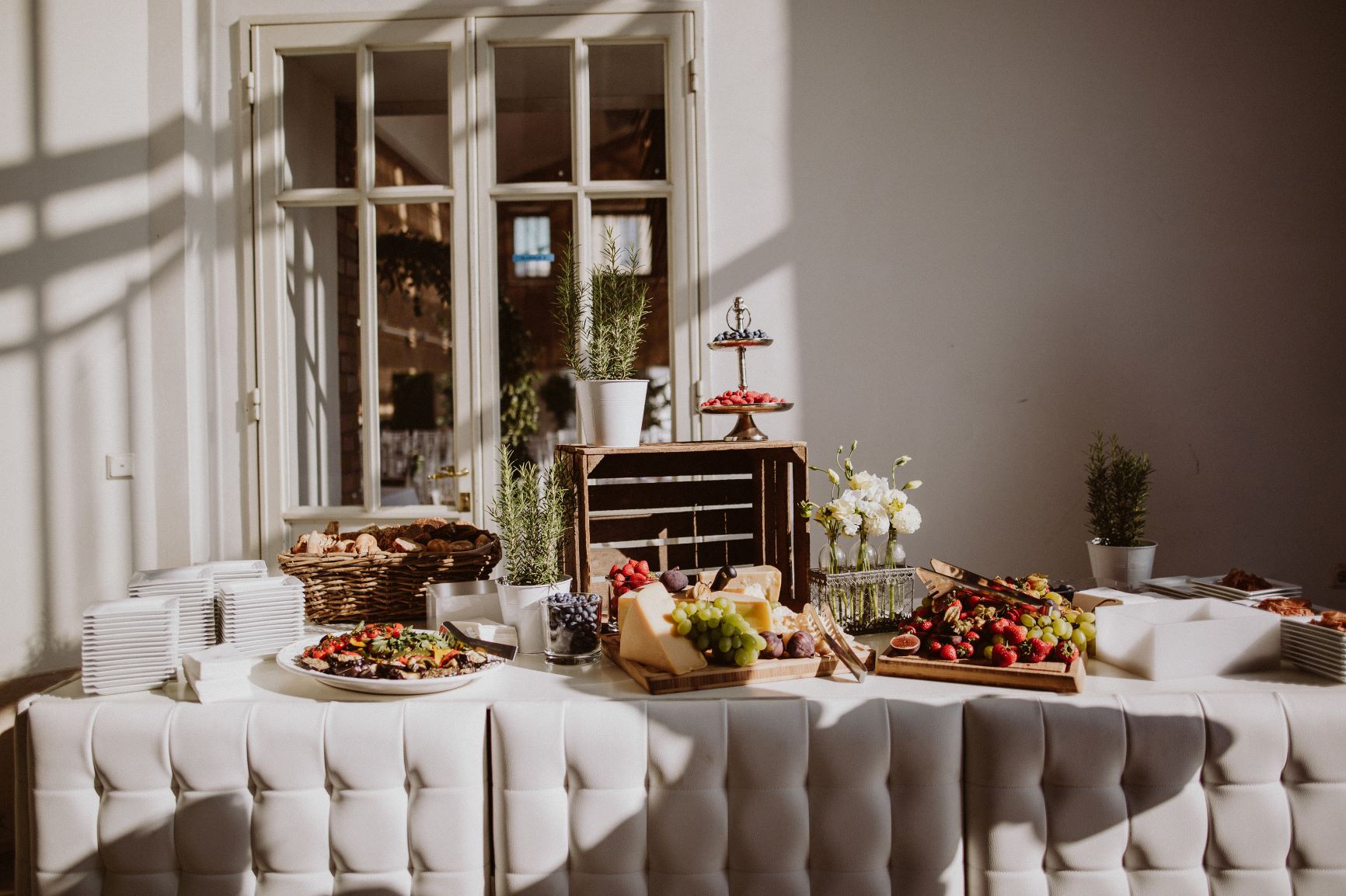 Hochzeitsbuffet. Die Vor- und Nachteile