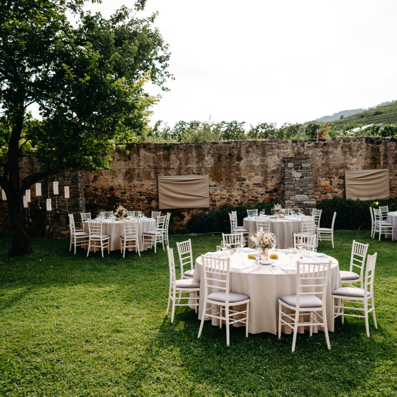 Outdoor-Dinner im Garten von Schloss Spitz