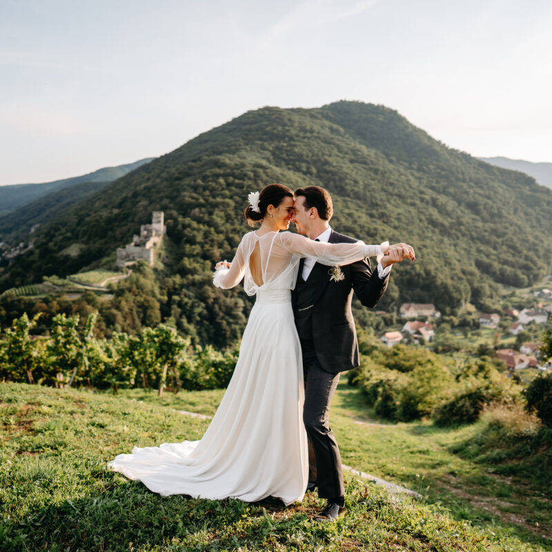 Brautpaar in Weinbergen