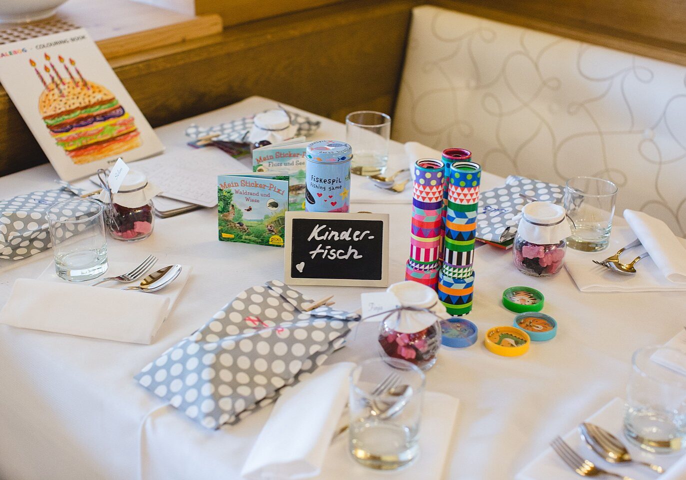 Bild eines Kindertisches für Hochzeiten